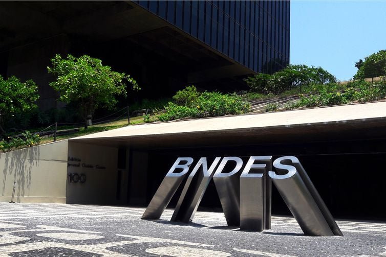 BNDES anuncia concurso com 150 vagas de nível superior; salário inicial é de R$ 20,9 mil – Economia – CartaCapital