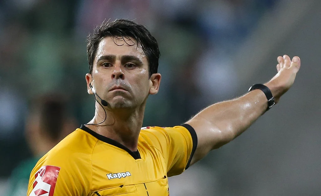 CBF pune árbitros após polêmicas na primeira rodada do Brasileirão