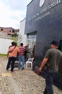 POLÍCIA CIVIL PRENDE EM CUMPRIMENTO DE MANDADO DE PRISÃO DOIS IRMÃOS HOMICIDAS EM JIQUIRIÇA-BA