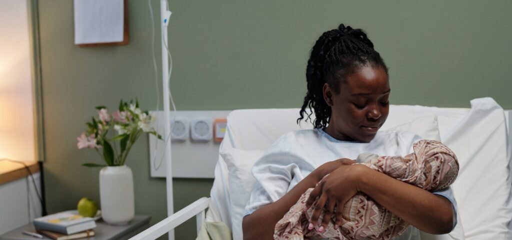 Coleta da biometria de recém-nascidos e mães em salas de parto pode ser obrigatória; entenda