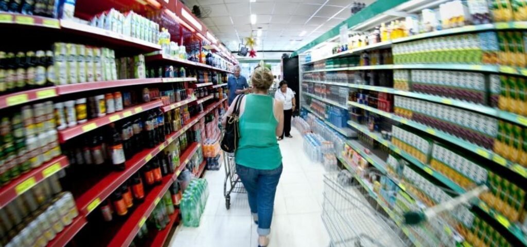 Vendas no varejo do Brasil têm mais um ano de alta em 2025, aponta IBGE