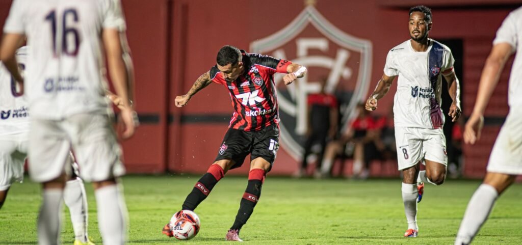 Com time principal, Vitória bate o Bahia de Feira e assume a vice-liderança do Baiano