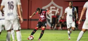 Com time principal, Vitória bate o Bahia de Feira e assume a vice-liderança do Baiano