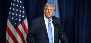 Trump manda divulgar documentos sobre vida extraterrestre após fala de Obama