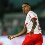 Bragantino multa jogador em 50% do salário após fala machista contra árbitra