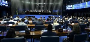 Câmara aprova projeto antifacção com penas de até 40 anos