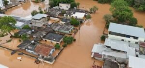 Sobe para 64 número de mortos após chuvas em Minas Gerais
