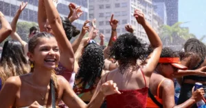 Carnaval com saúde: especialistas orientam como curtir a folia sem descuidar do corpo