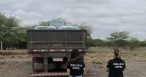 Forças de segurança recuperam carga roubada e prendem quatro suspeitos no interior da Bahia