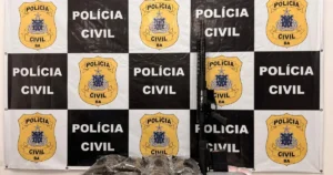 Polícia Civil apreende fuzil e mais de 3,6 kg de drogas em Salvador