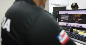 Investigado por ‘stalking’ digital é preso por importunação sexual no nordeste da Bahia