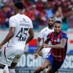 Com gols de Jean Lucas, Bahia vira sobre o Vitória e é bicampeão baiano