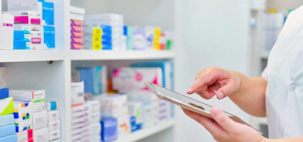 Vai à sanção projeto que prevê regras para funcionamento de farmácias em supermercados