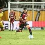 Com gol de Baralhas, Vitória vence o Mirassol no Barradão pelo Brasileiro