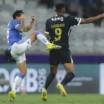 Jogadores de Cruzeiro e Atlético-MG entram em briga generalizada na final do Campeonato Mineiro
