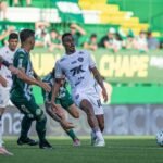 Com um jogador a menos, Vitória empata com a Chapecoense fora de casa