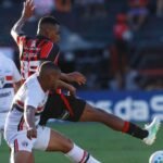Com um jogador a mais, Vitória vence o São Paulo no Barradão pelo Brasileiro