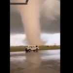 Tornados deixam feridos e causam destruição no norte de Oklahoma