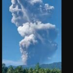 Vulcão entra em erupção na Indonésia e provoca mortes em área turística