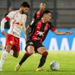 Com gol de goleiro, Vitória perde para o Red Bull Bragantino pelo Brasileirão