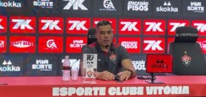 Jair Ventura cita desgaste do Vitória na derrota para o Bragantino pelo Brasileiro