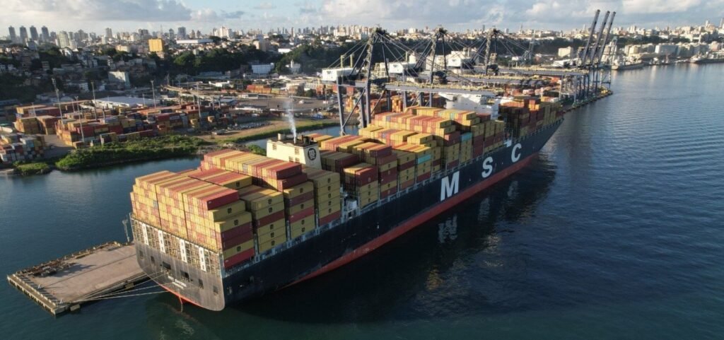 Navio vindo da China chega a Salvador com equipamentos para obra da ponte Salvador-Itaparica