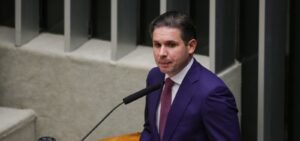 Regras sobre fim da 6×1 serão votadas antes das eleições, diz Motta