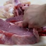 China interrompe compras de carne de três frigoríficos brasileiros