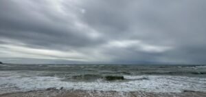 Frente fria provoca chuva e ventos fortes na Bahia neste fim de semana