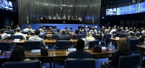 Veja como votaram os deputados e partidos na PEC para o fim da escala 6×1
