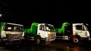 Lula, Antônio Brito e Jerônimo enviam caminhão equipado com caçamba para reforçar trabalho nas estradas de Muniz Ferreira