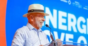 Lula sanciona Dia Nacional em Memória das Vítimas da Covid e critica gestão Bolsonaro