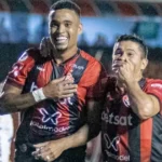 Artilheiro em 2024, Alerrandro volta ao Barradão após temporada histórica pelo Vitória