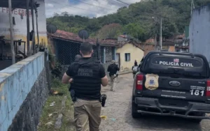 Caso de extorsão em SAJ envolve menor, arma de choque e ameaça de divulgação de fotos íntimas; mais de R$ 22 mil foram recuperados