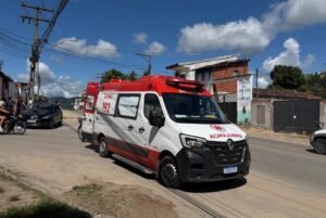 Garoto de bicicleta é atropelado por moto em Ipiau