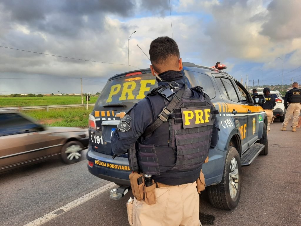Engavetamento com sete veículos na BR-242 deixa um morto em Ruy Barbosa