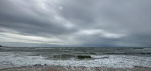 Marinha alerta para ventos de até 60 km/h no litoral da Bahia