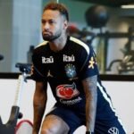 Neymar fará exame na segunda-feira para avaliar retorno aos treinos com a Seleção