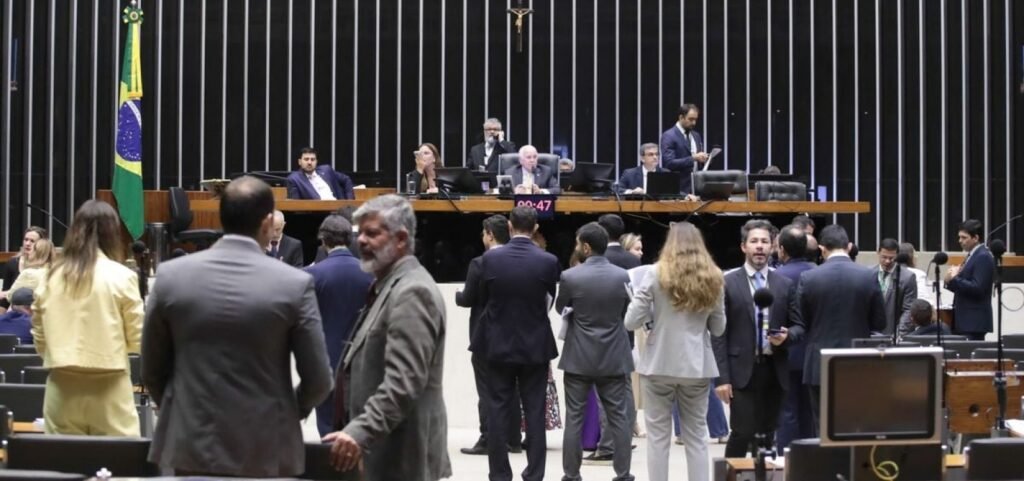 Redução da maioridade penal volta à pauta da CCJ nesta terça