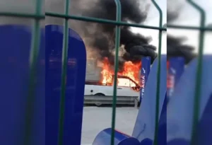 Carro pega fogo às margens da BR-101 e mobiliza equipes de emergência em Santo Antônio de Jesus