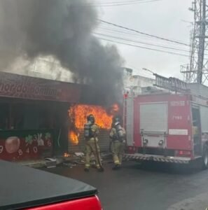 Fogo consome barraca nas imediações de praça em Santo Antônio de Jesus