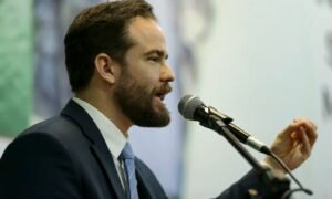 Governo prepara medidas para conter anúncios de bets em jogos da Copa do Mundo