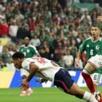 México dá trabalho, mas Inglaterra vence, quebra tabu do Azteca e vai às quartas