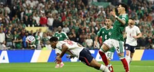 México dá trabalho, mas Inglaterra vence, quebra tabu do Azteca e vai às quartas