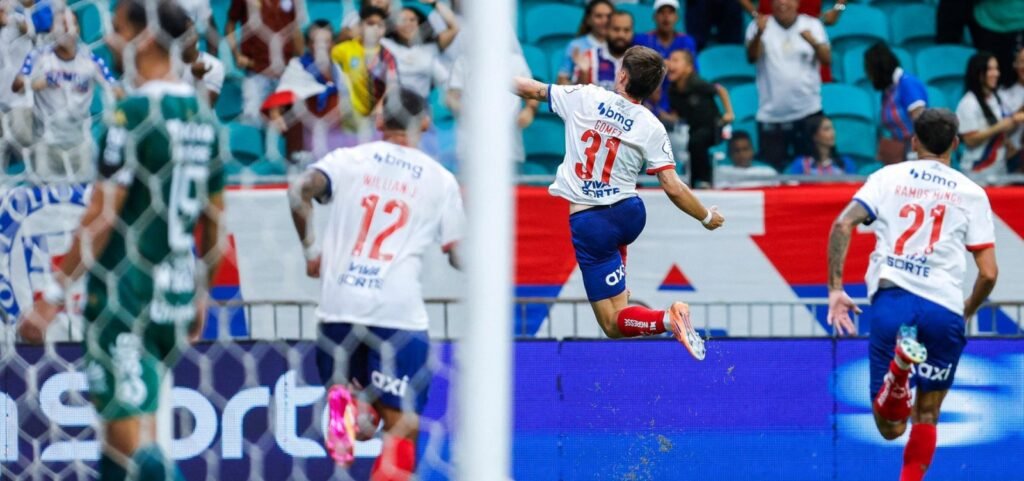 Bahia define jogo no 1º tempo e vence a Chapecoense na volta do Brasileirão