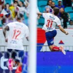 Bahia define jogo no 1º tempo e vence a Chapecoense na volta do Brasileirão