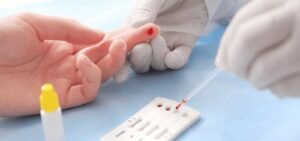 Brasil vai na contramão do mundo e registra alta nos casos de HIV
