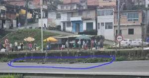 PRF interdita trecho da BR-324 após asfalto ceder no sentido Feira de Santana