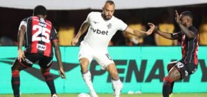 Vitória volta a vencer no Brasileiro ao bater o Botafogo e amplia vantagem sobre o Z-4