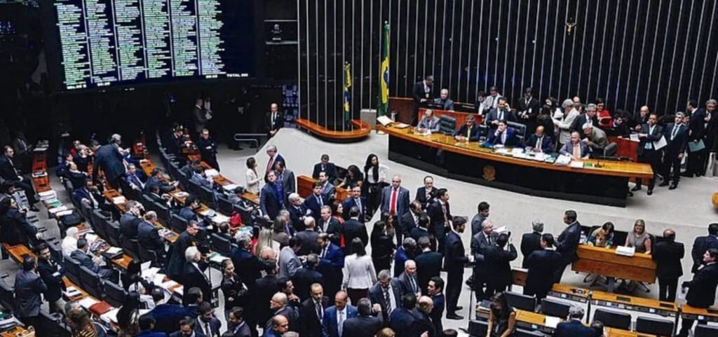 Número de candidatos a deputado federal cai 28% em relação a 2022